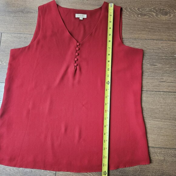💥$5 ADD ON - Laura Petite Red Flowy Blouse Tank Top With Button Details Size 4 - Picture 9 of 11